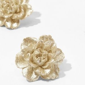 Flower studs